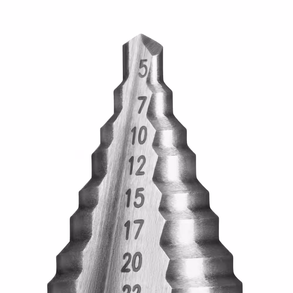 Zentrierspitze-eines-HSS-Stufenbohrers